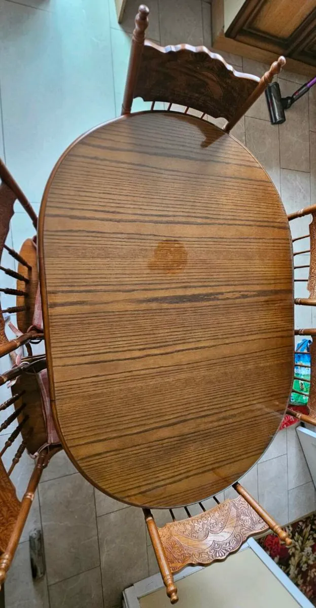 Six chairs and a table with a removeable glass top - Image 3