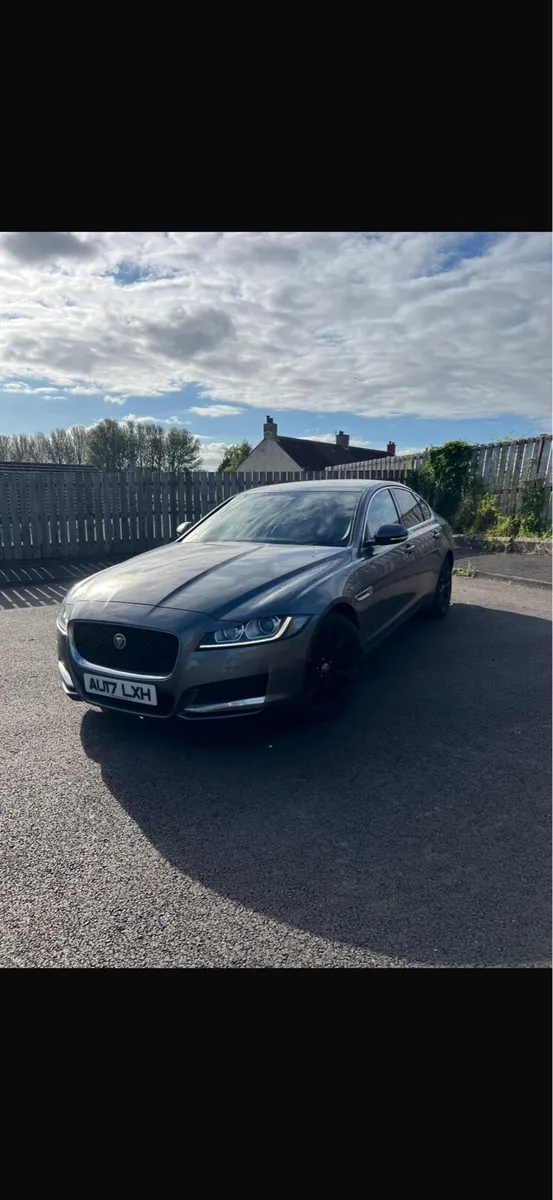 2017 jaguar xf 2.0ld prestige auto**NEEDS ENGINE - Image 1