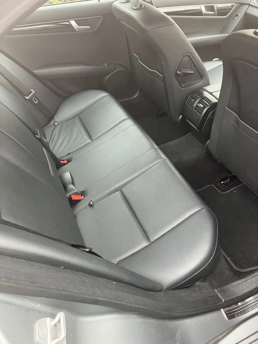 Mercedes-Benz C-Class 2011 - Image 3