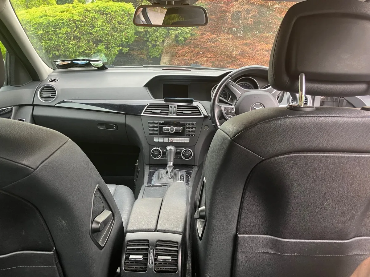 Mercedes-Benz C-Class 2011 - Image 4