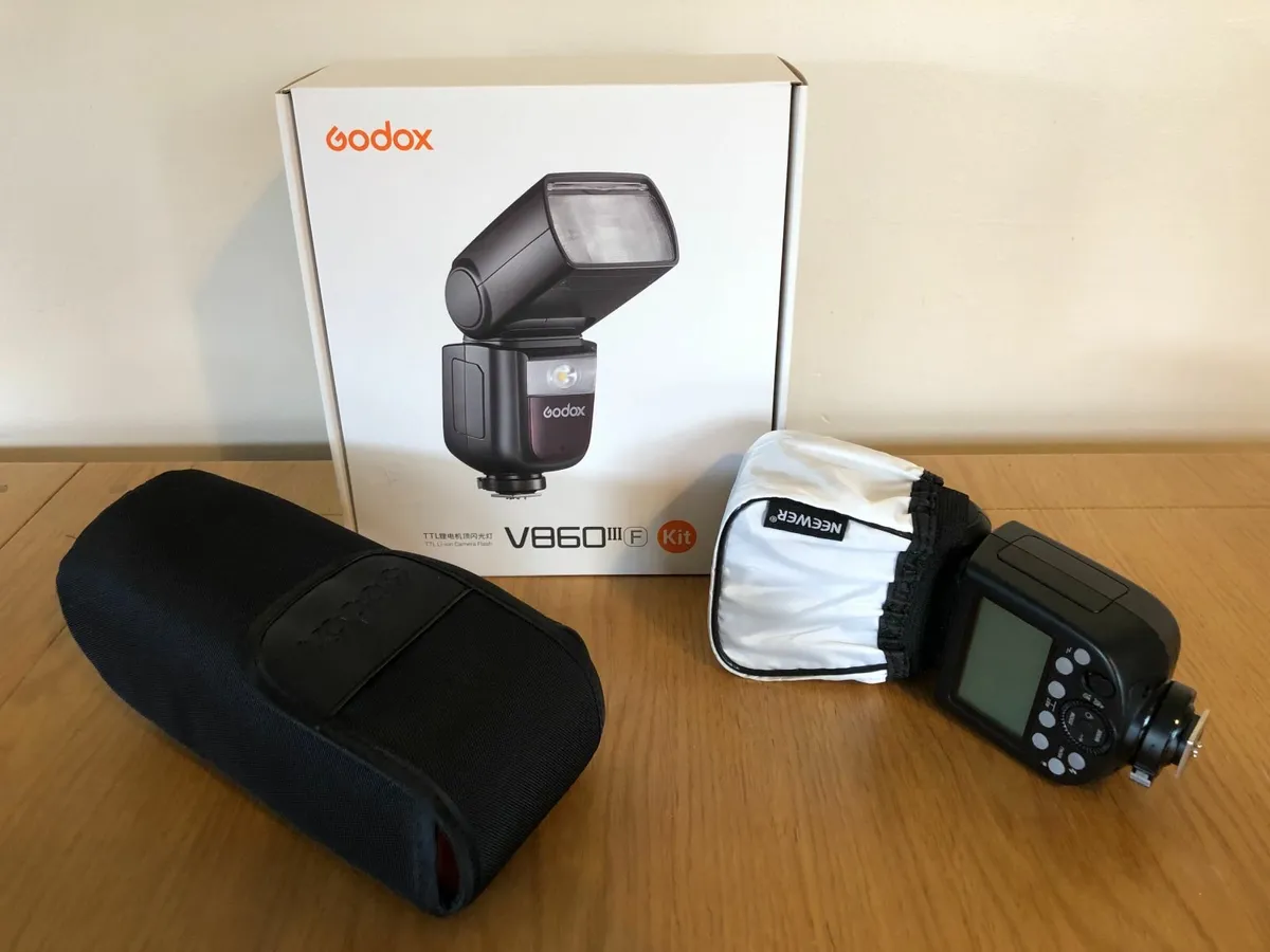 Fujifilm XT4 Camera, lenses, bag, flash, Batteries - Image 2