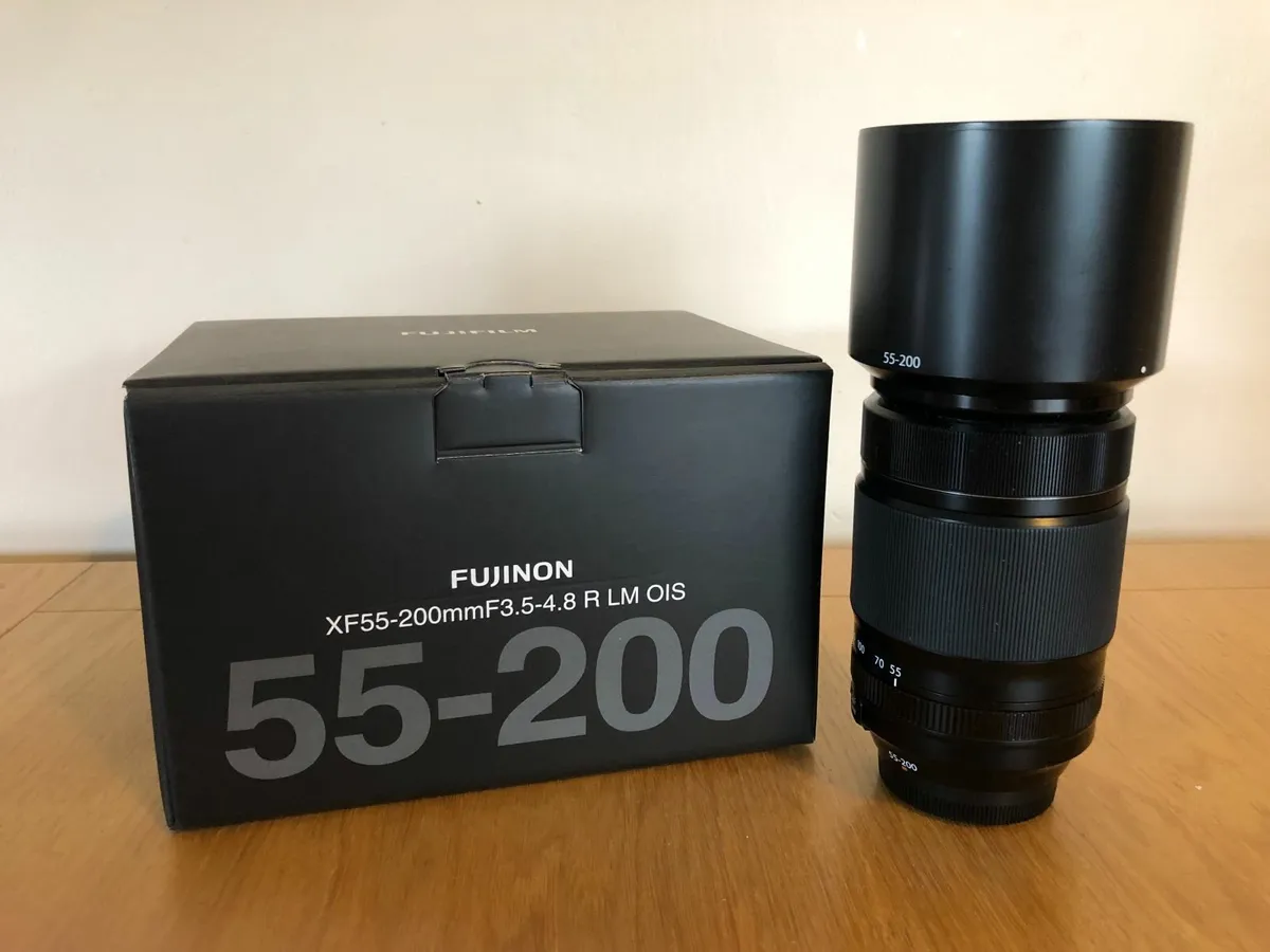 Fujifilm XT4 Camera, lenses, bag, flash, Batteries - Image 4