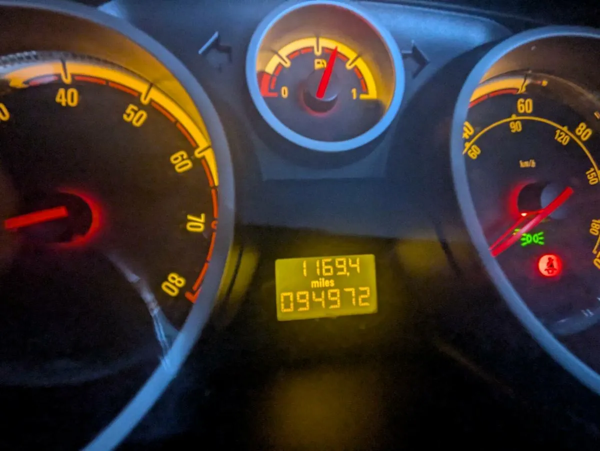 2009 Corsa SXi (long NCT & Tax) Cheap Runaround - Image 3