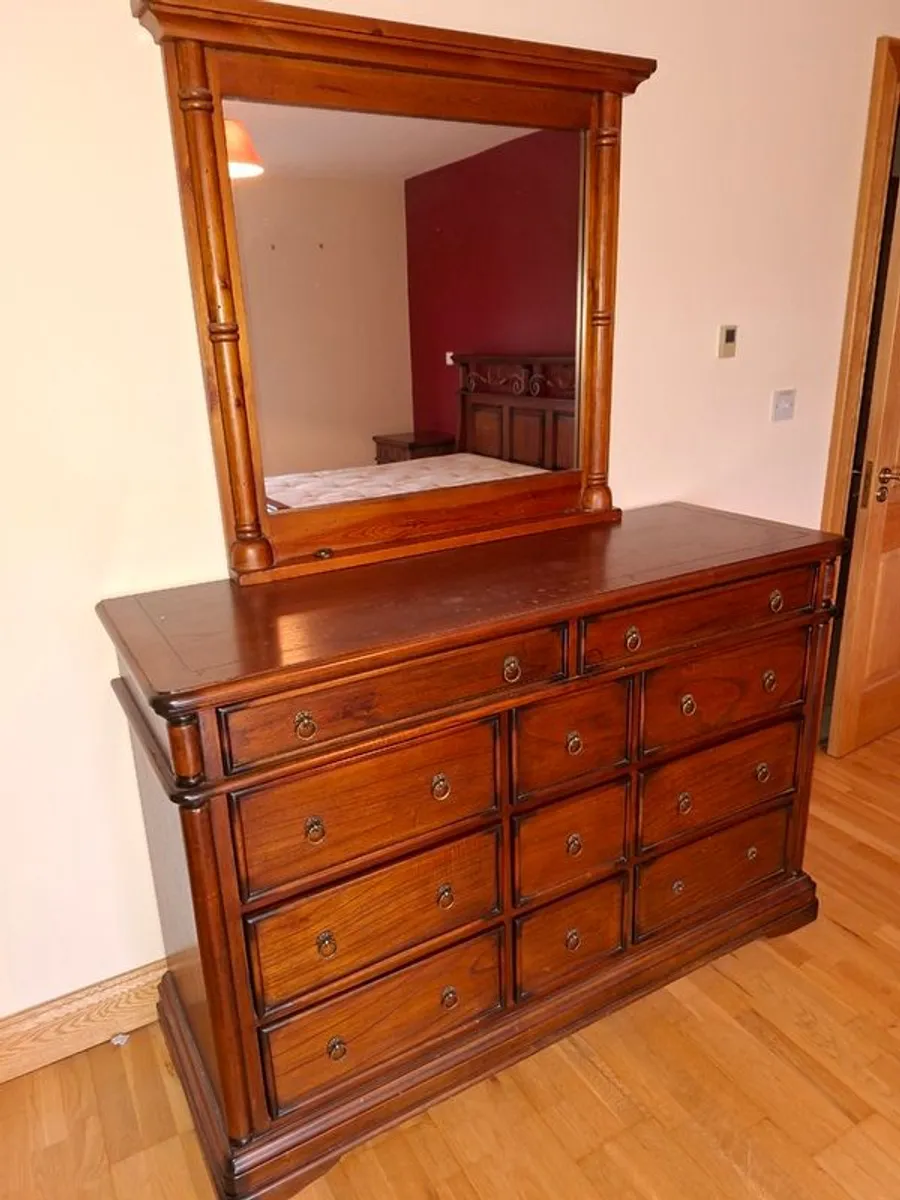 Bedroom furniture for Sale - Image 2