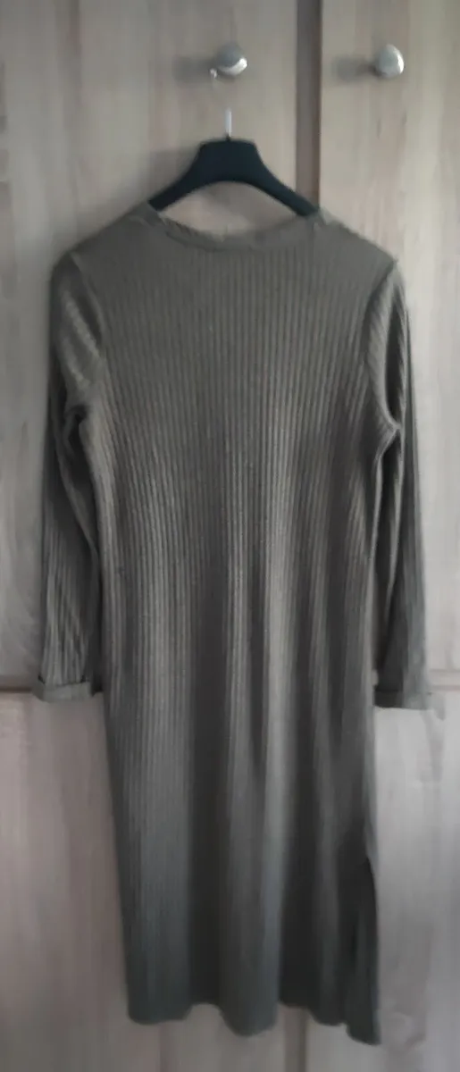 Beige sweater label size UK 8 but fits 8 10 small - Image 1