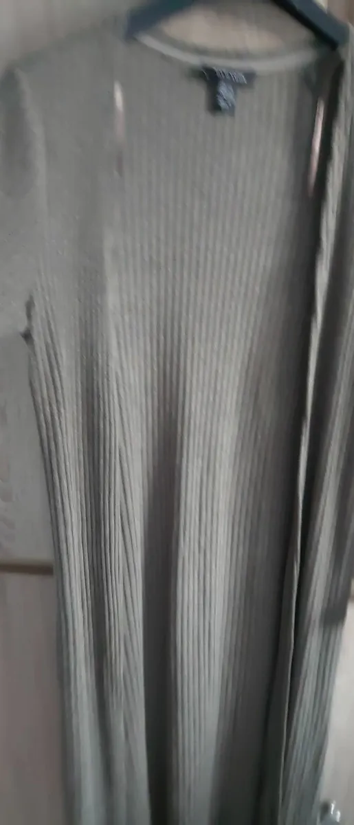 Beige sweater label size UK 8 but fits 8 10 small - Image 2