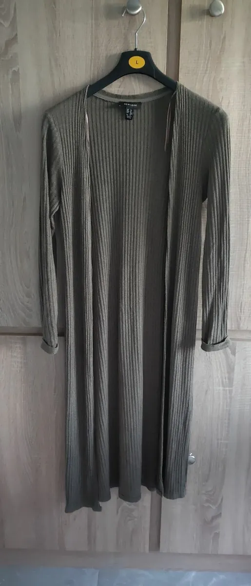 Beige sweater label size UK 8 but fits 8 10 small - Image 4