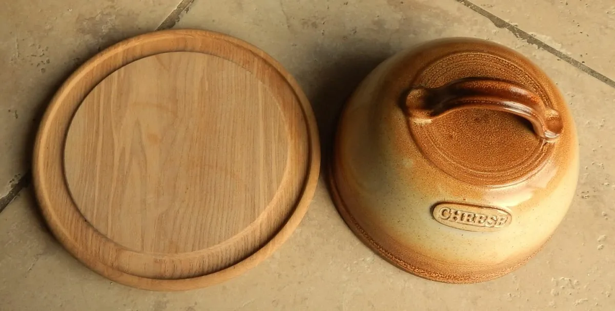 Large Cheese Dome by Kiltrea Pottery Enniscorthy - Image 2