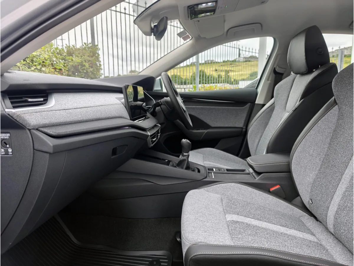 Skoda Octavia SELECTION BOX- ULTIMATE SPEC LIST 1. - Image 4