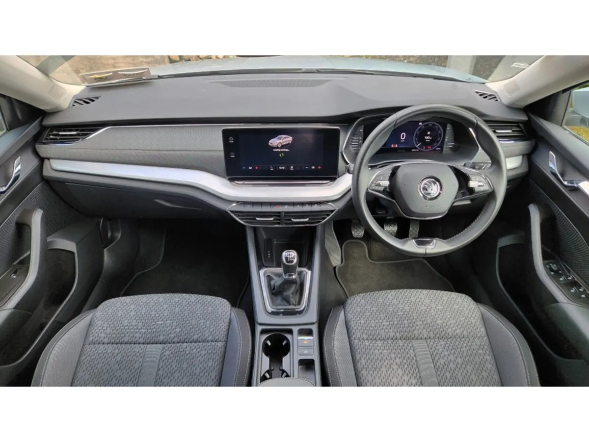 Skoda Octavia STYLE 1.0 TSI 110HP 5DR-JUST 27,000K - Image 3