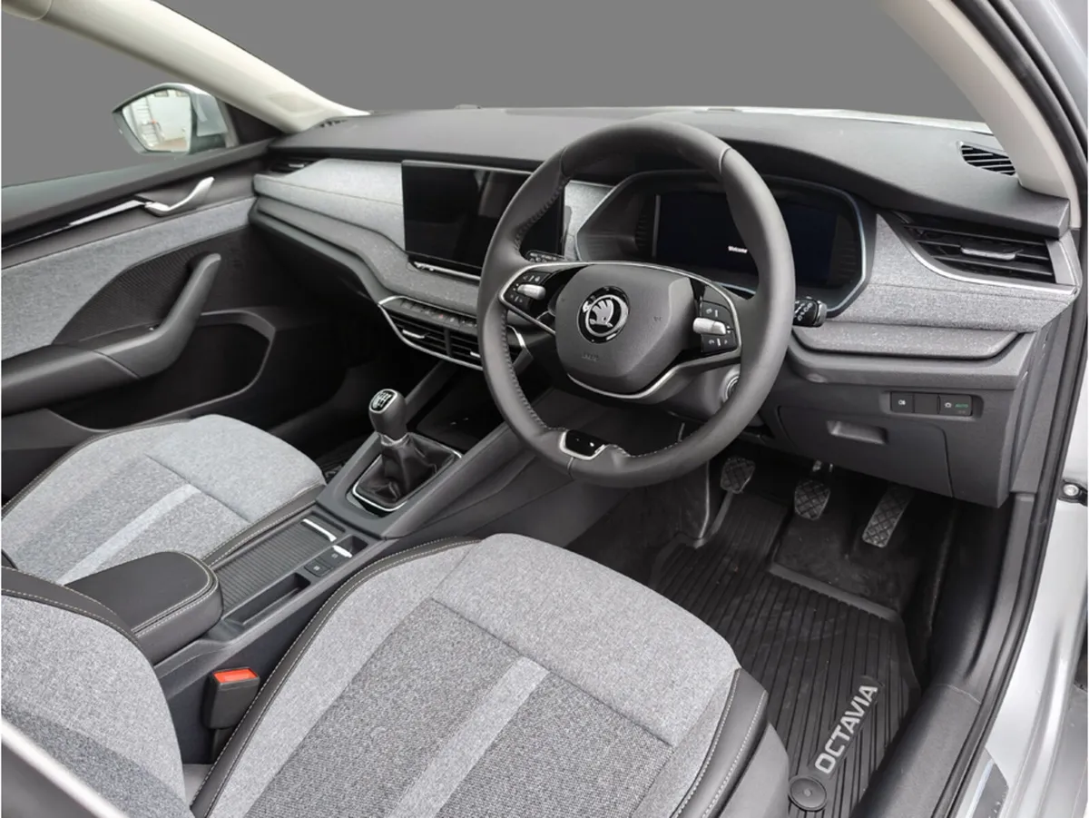 Skoda Octavia COMBI SELECTION PLUS+ 2.0 TDI 115HP- - Image 4