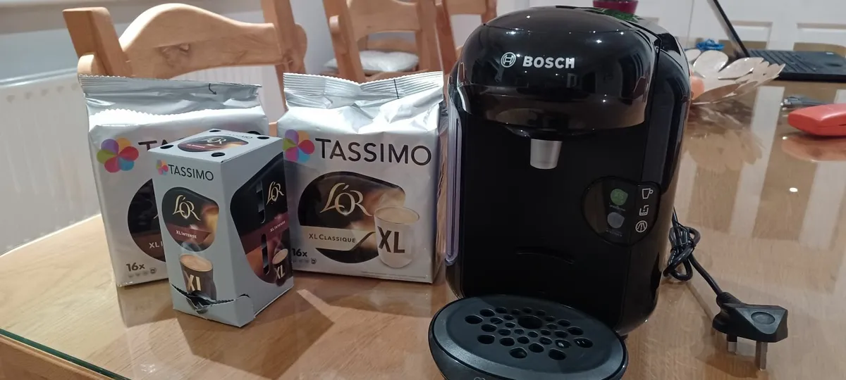COFFEE MACHINE AND PODS OF COFFEE - Image 1
