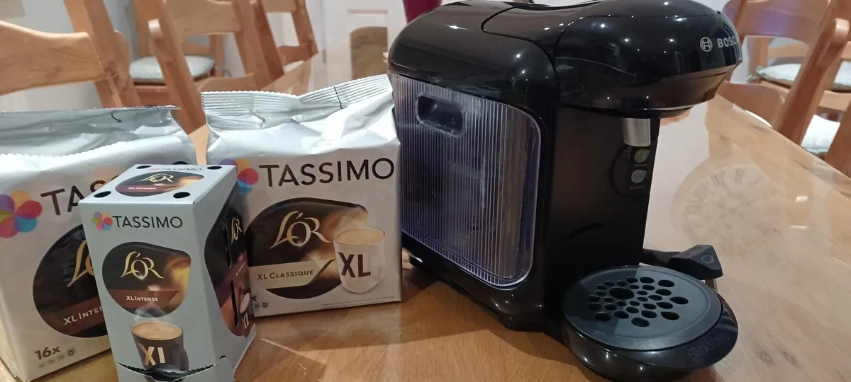 COFFEE MACHINE AND PODS OF COFFEE - Image 2