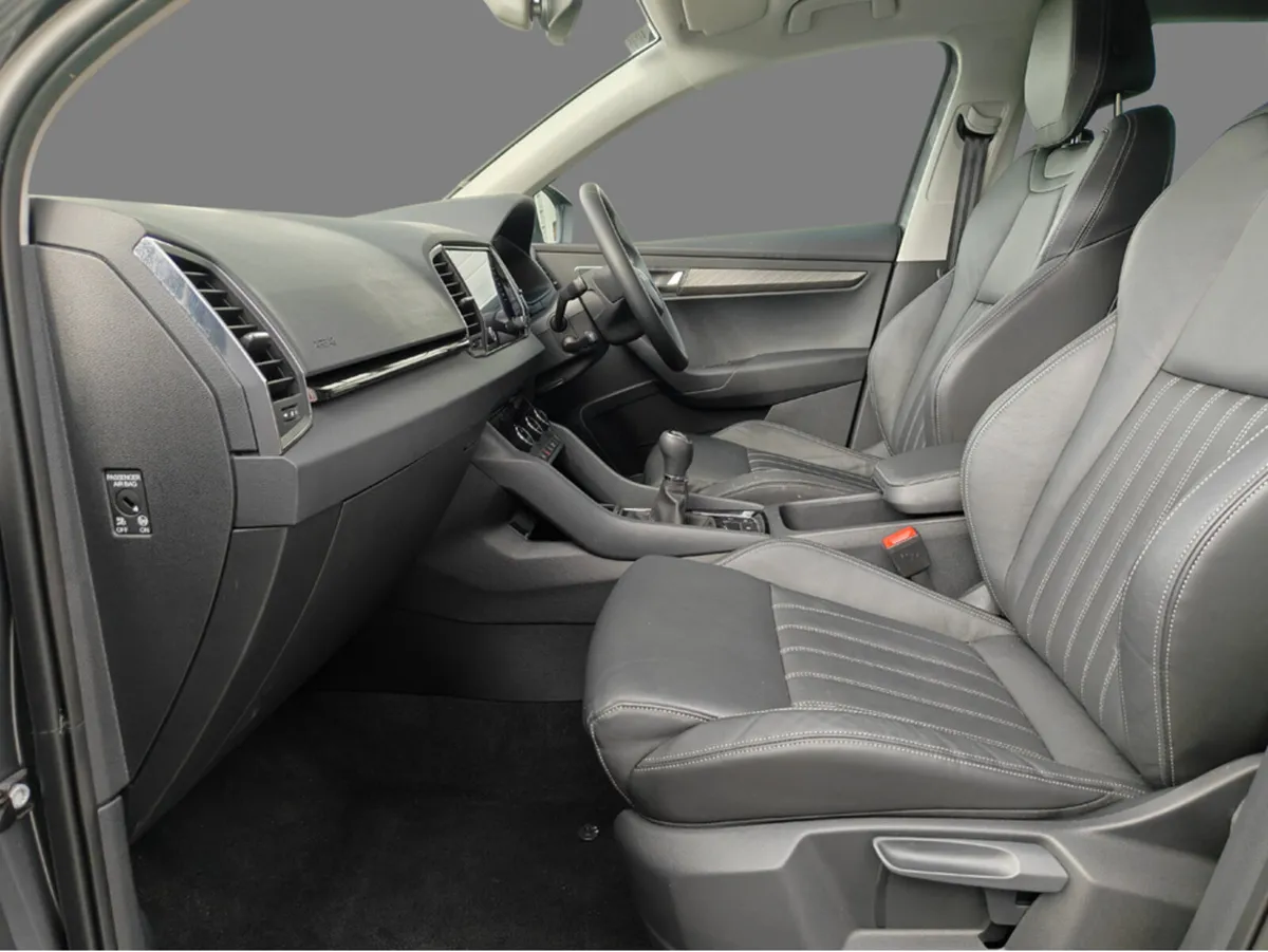 Skoda Karoq SELECTION PLUS 2.0 TDI 115 BHP- AS NEW - Image 4
