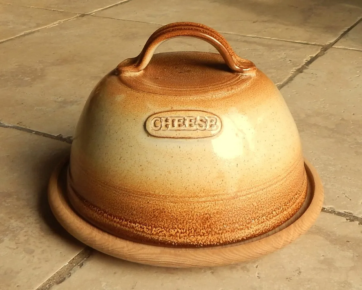 Large Cheese Dome by Kiltrea Pottery Enniscorthy - Image 1