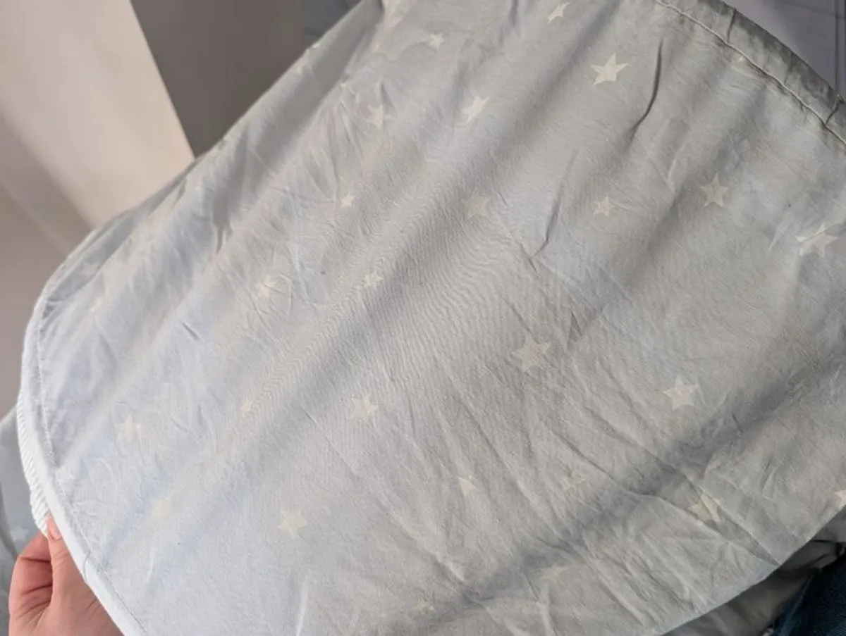 Moses basket and stand - Image 3