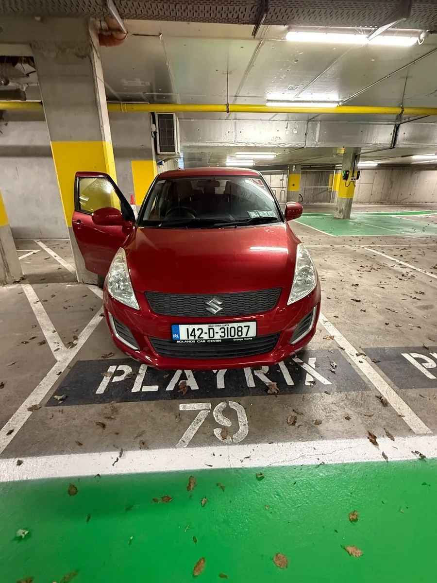 Suzuki Swift. Reverse camera, CarPlay - Image 1