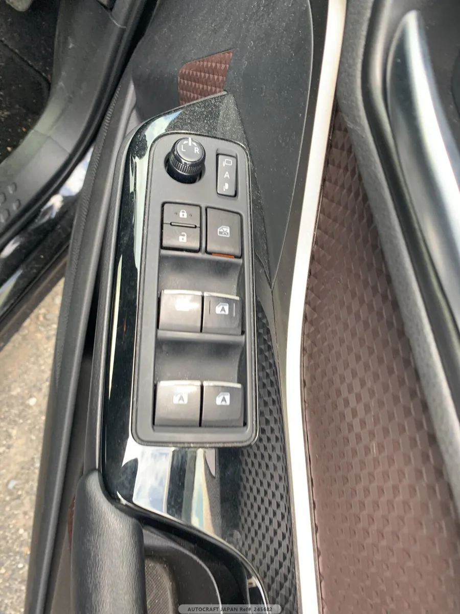 2017 Toyota CHR Immaculate condition low mileage - Image 4