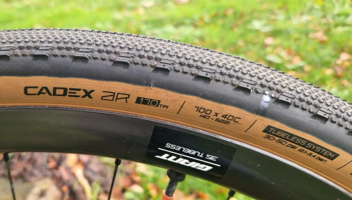 Giant Revolt Advanced 0 Carbon Gravel Bike - Image 3