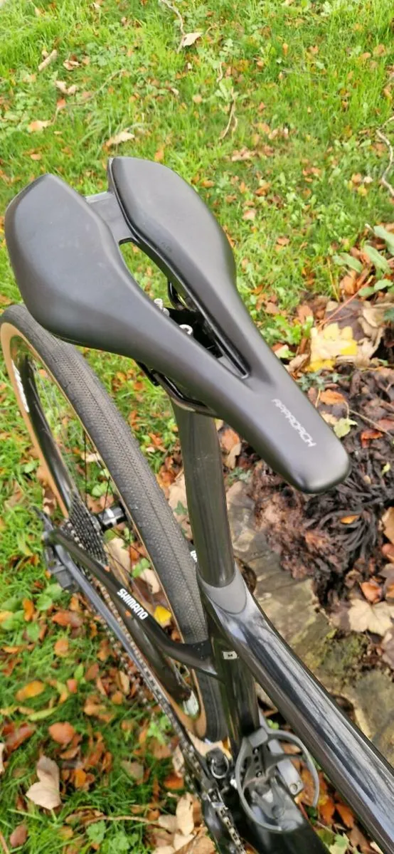 Giant Revolt Advanced 0 Carbon Gravel Bike - Image 4