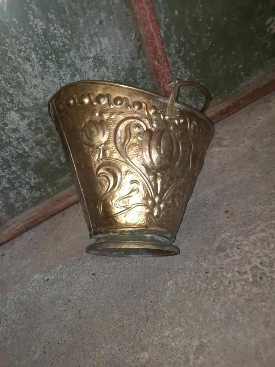 Antique coal bucket - Image 1