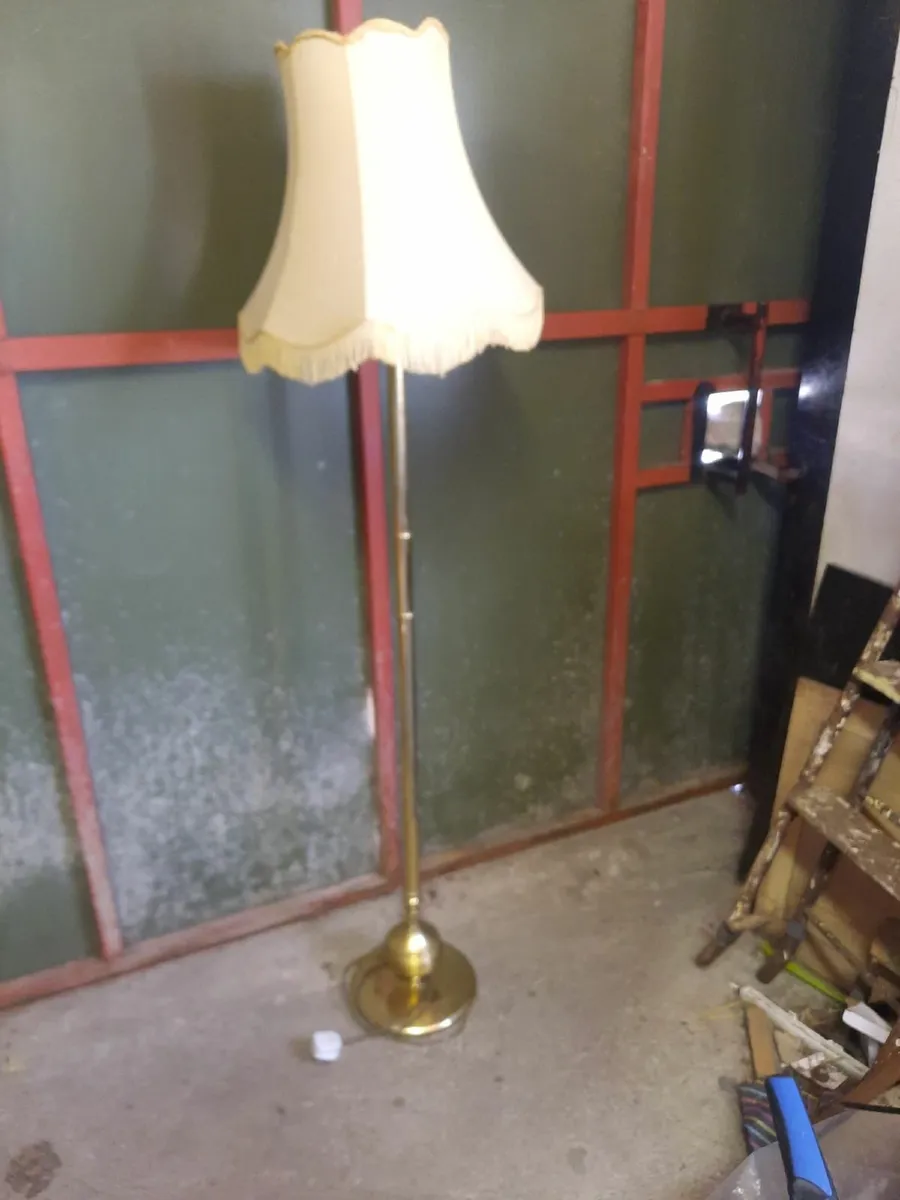 Antique tall lamp - Image 1