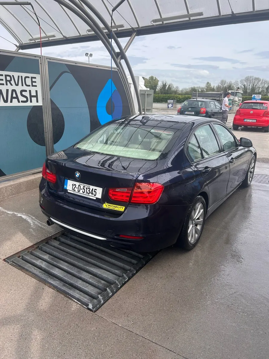 BMW 3 Series 2012 Automatic - Image 3