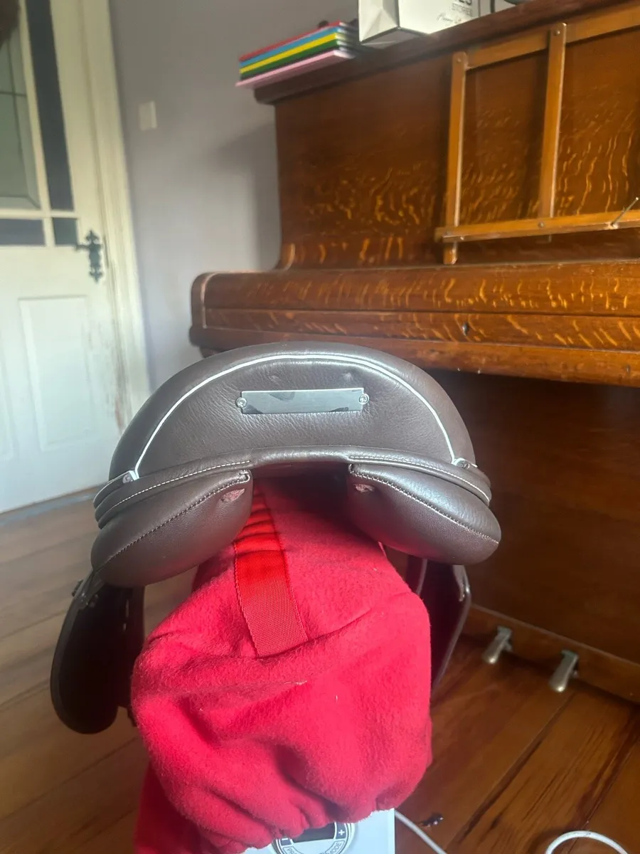 Whitaker Overton Jump Saddle - Image 3