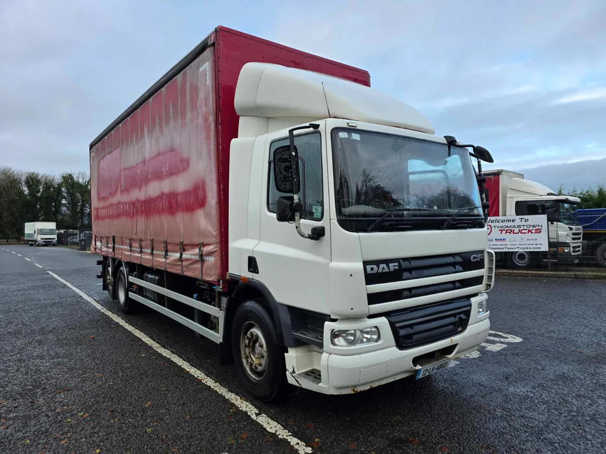 2012 DAF CF 6X2 Rear Steer 26ft Curtainsider - Image 1