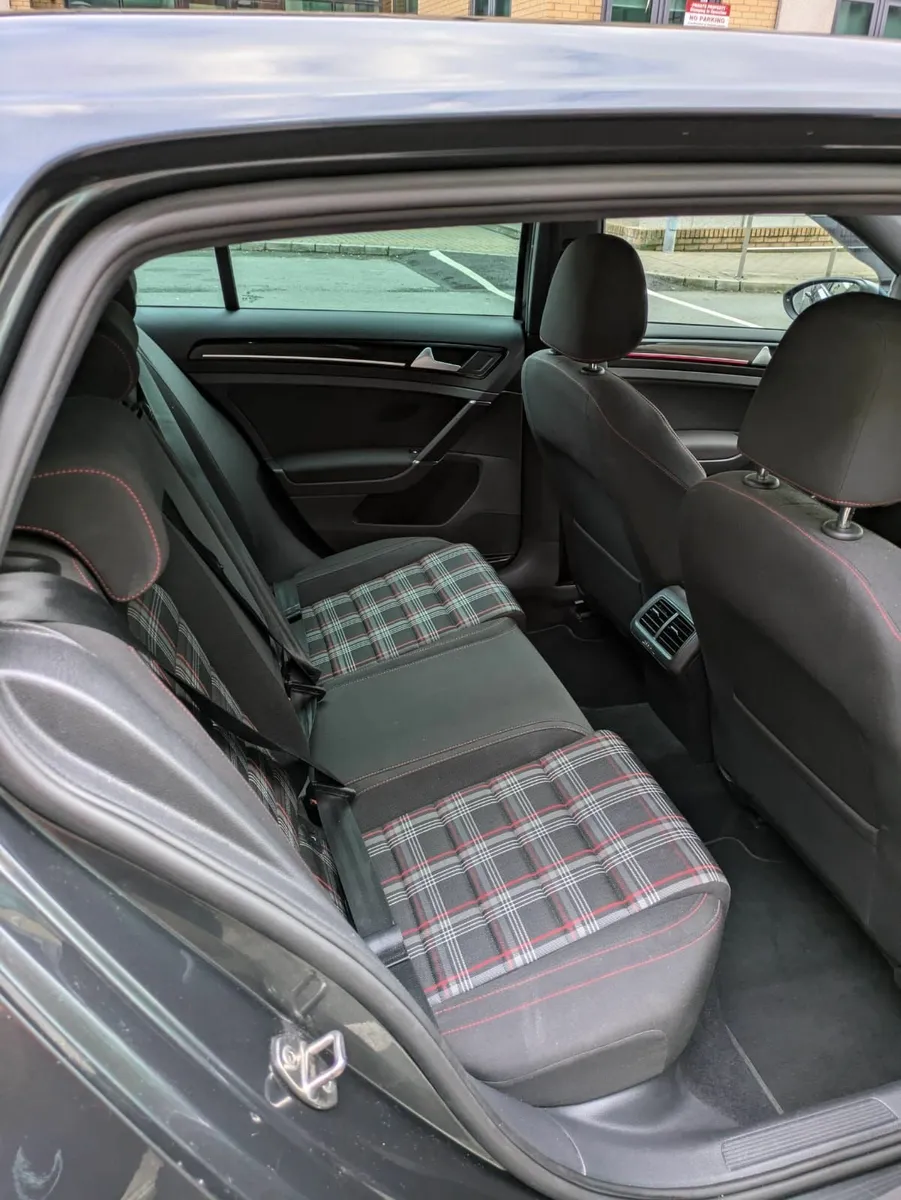 Volkswagen Golf 2016 - Image 2