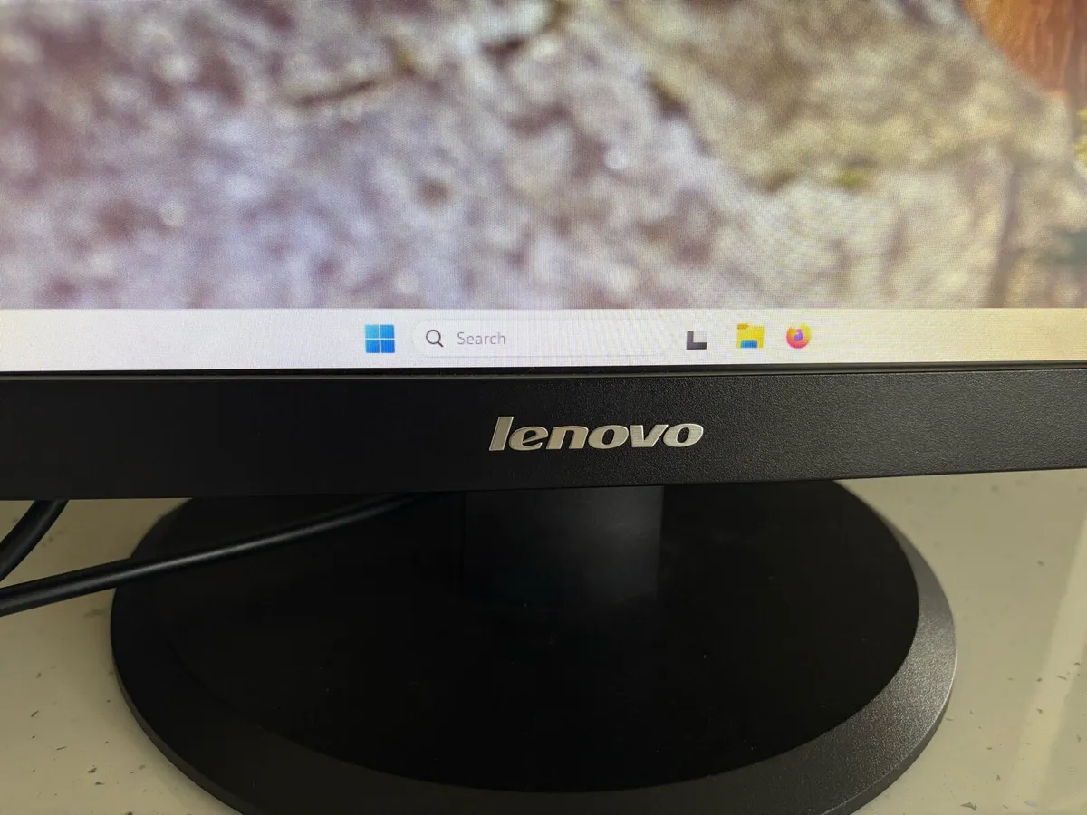 23” Lenovo Thinkvision E2323 computer monitor - Image 4