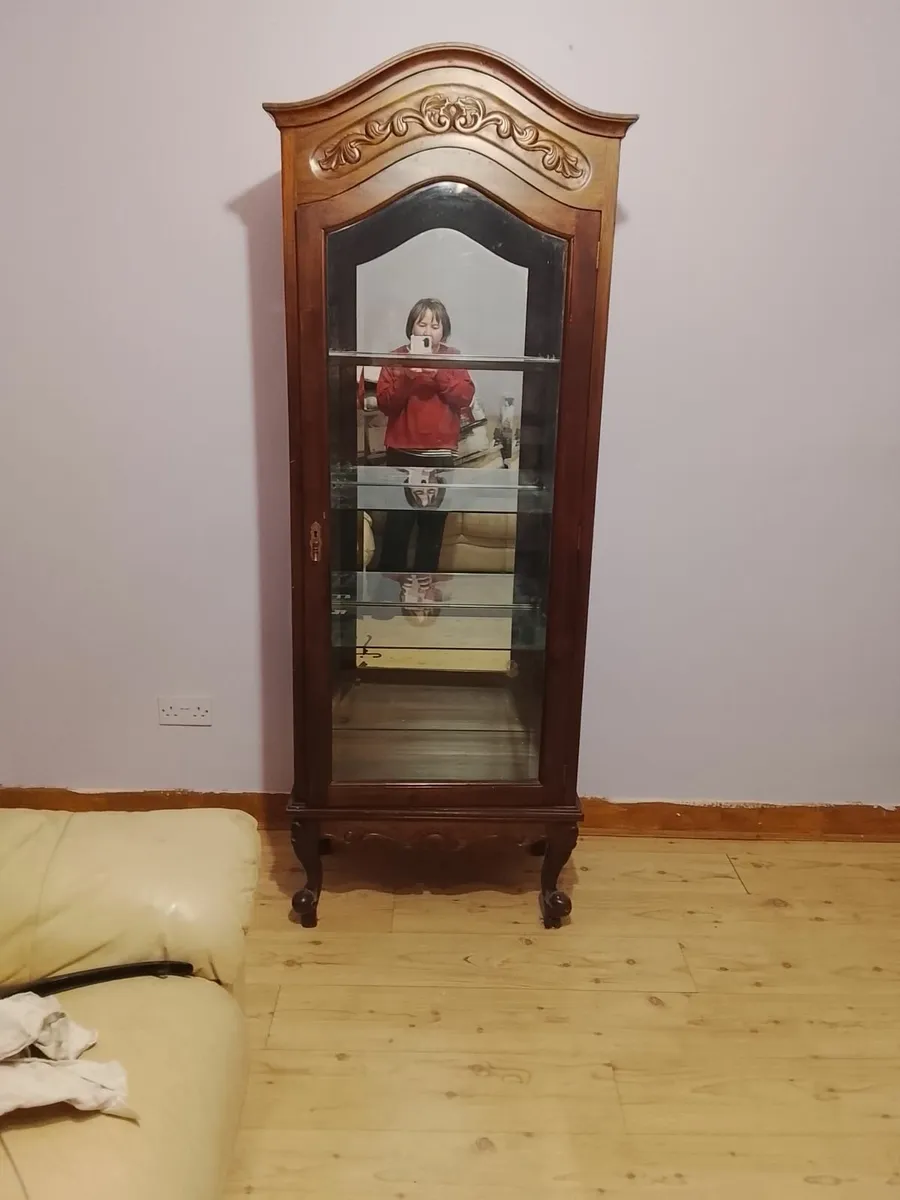 GLASS CABINET - Image 1