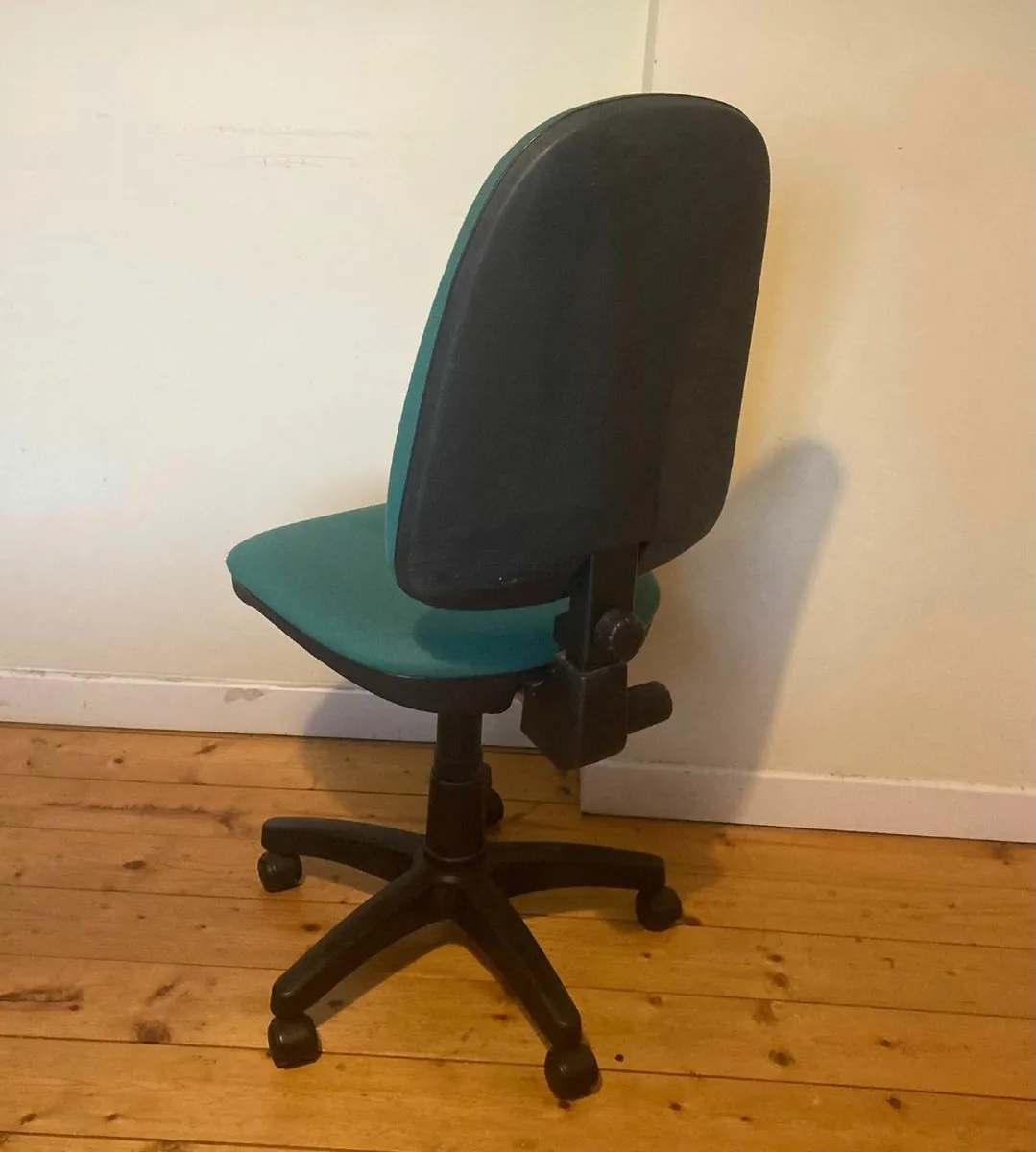 Ergonomic Green Office Chair - Adjustable height - Image 4