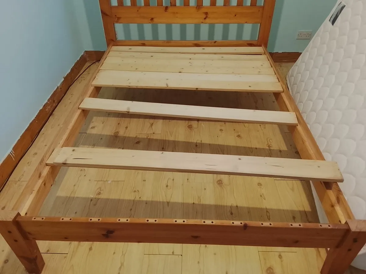WOODEN BED - Image 3
