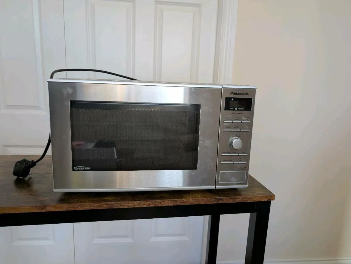 1000W Panasonic Microwave - Image 1
