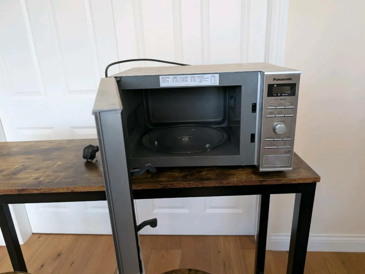 1000W Panasonic Microwave - Image 2
