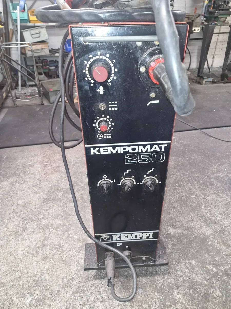 Mig welder - Image 1