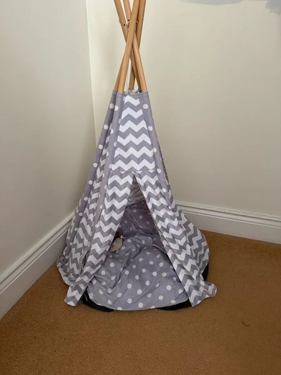 Cat teepee, cushions, foot stool - Image 1