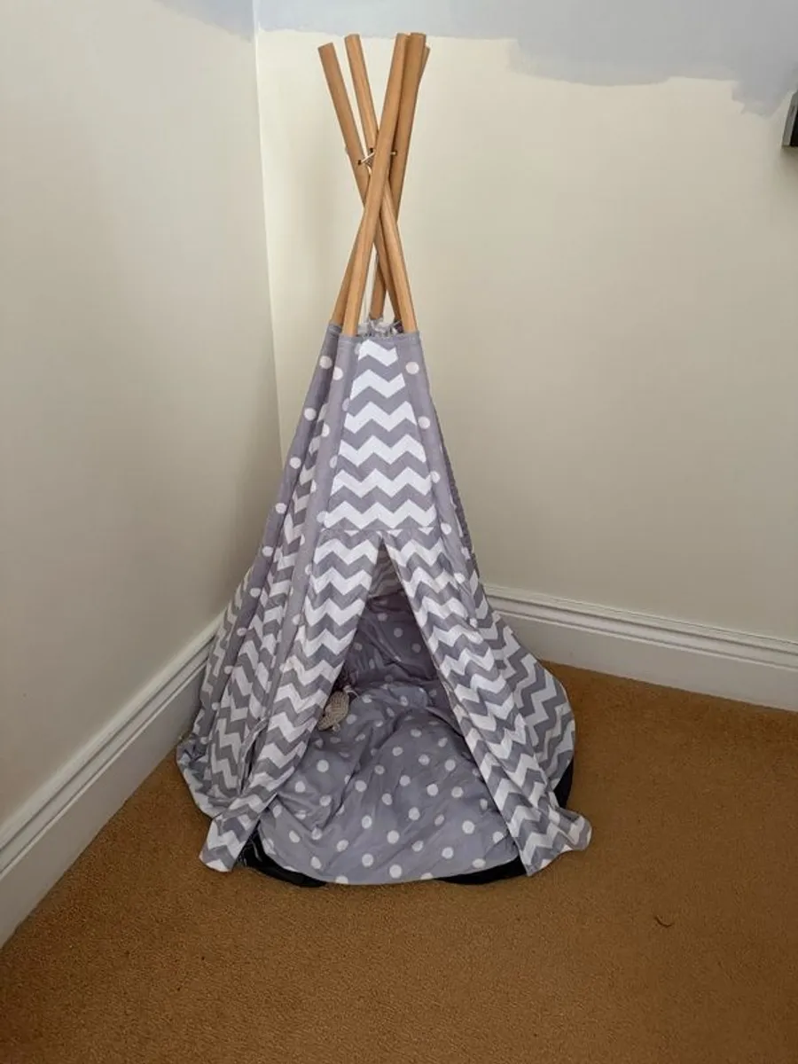 Cat teepee, cushions, foot stool - Image 2
