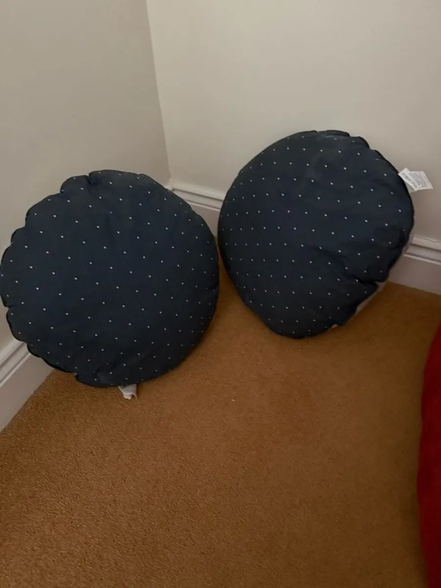 Cat teepee, cushions, foot stool - Image 4