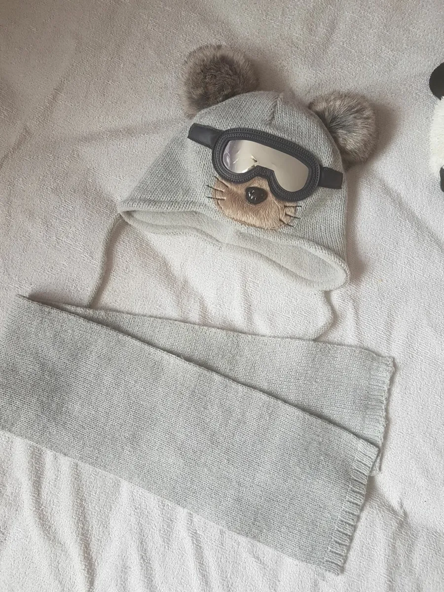 winter cute set fits up to 3 years like new