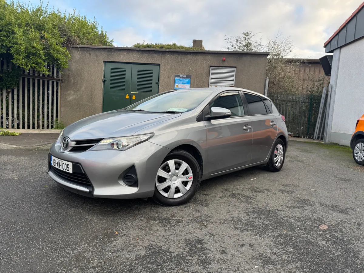 Toyota Auris 2013 Petrol - Image 1