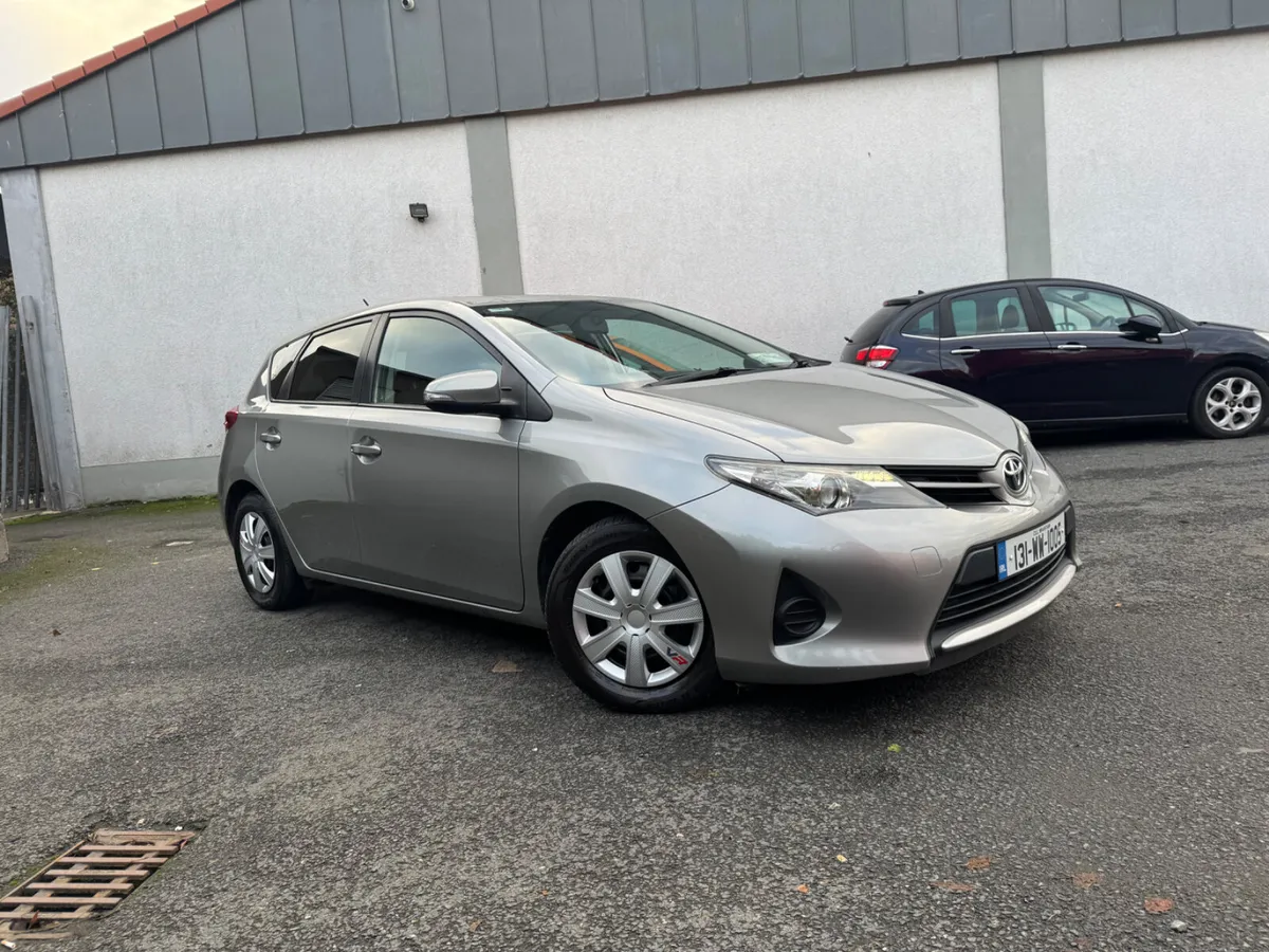Toyota Auris 2013 Petrol - Image 2