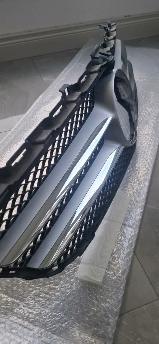 Mercedes C350e original front grill - Image 1