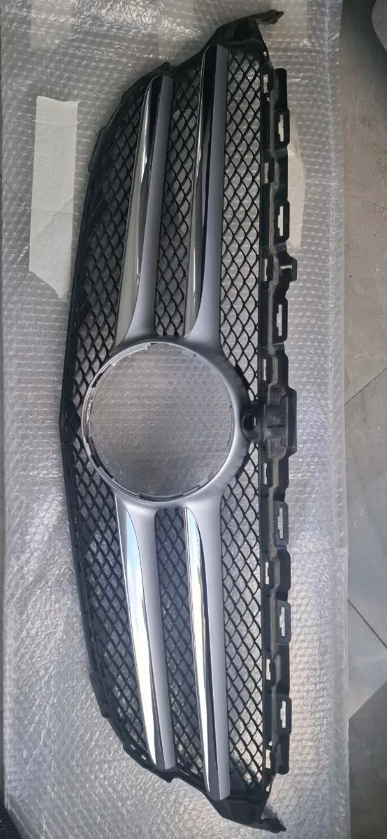 Mercedes C350e original front grill - Image 2