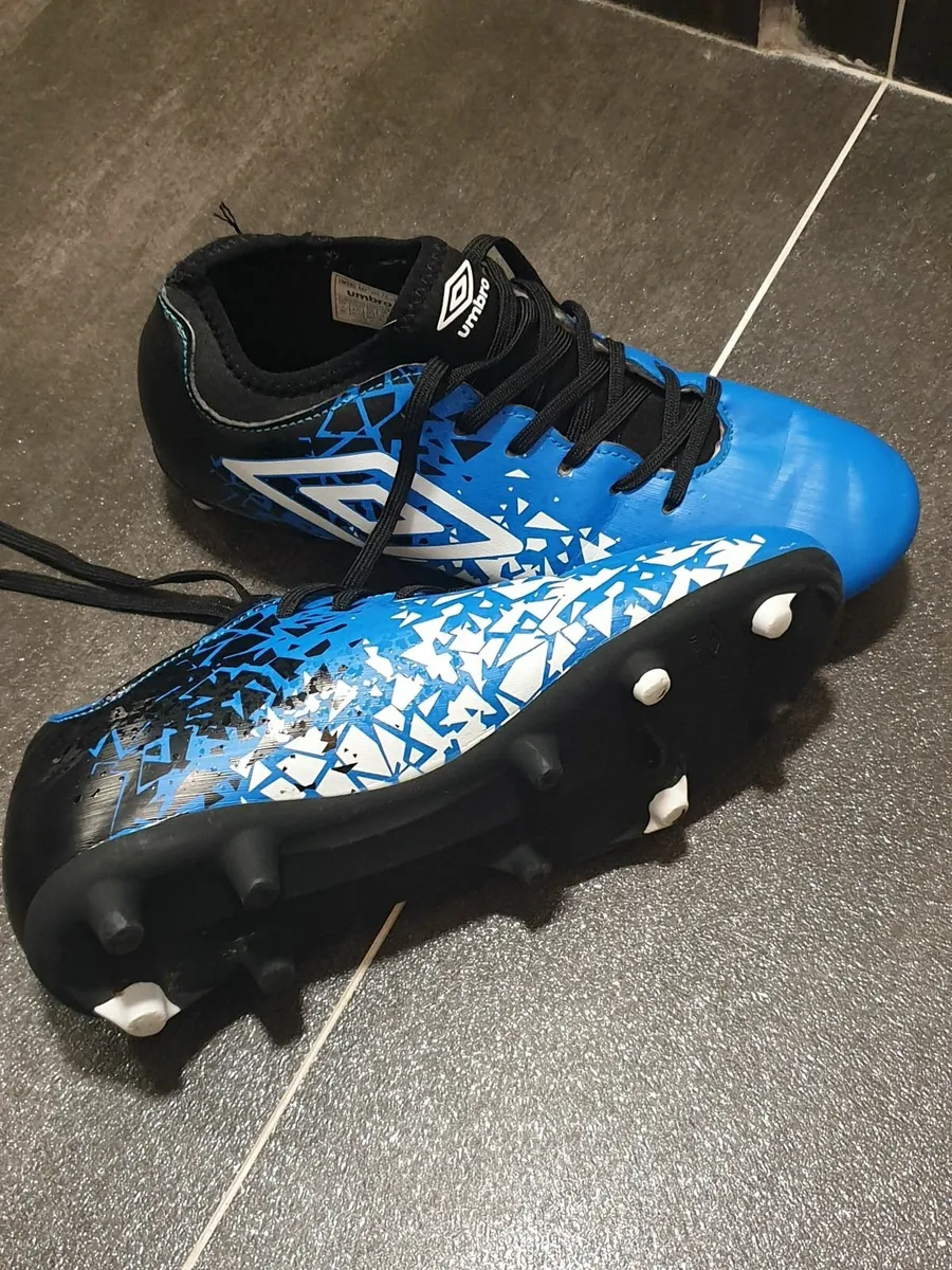 soccer/ football boots size: UK4 - Image 1