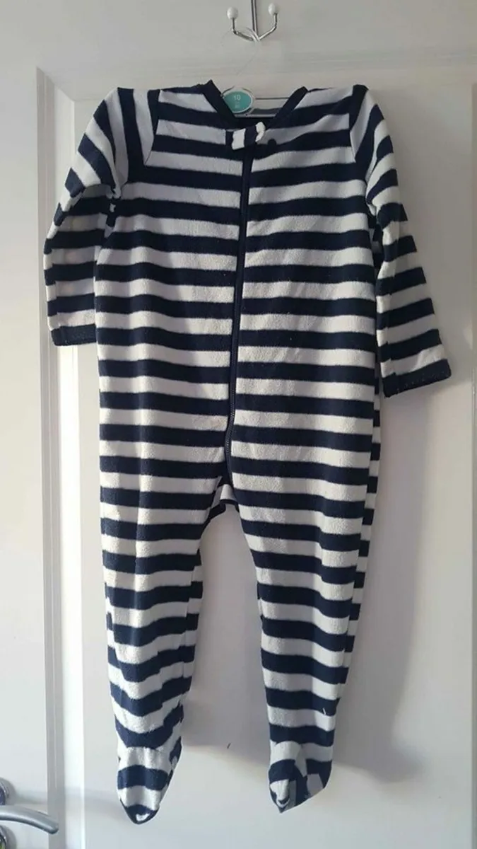 3/4 years old playsuit  barely worn - Image 1