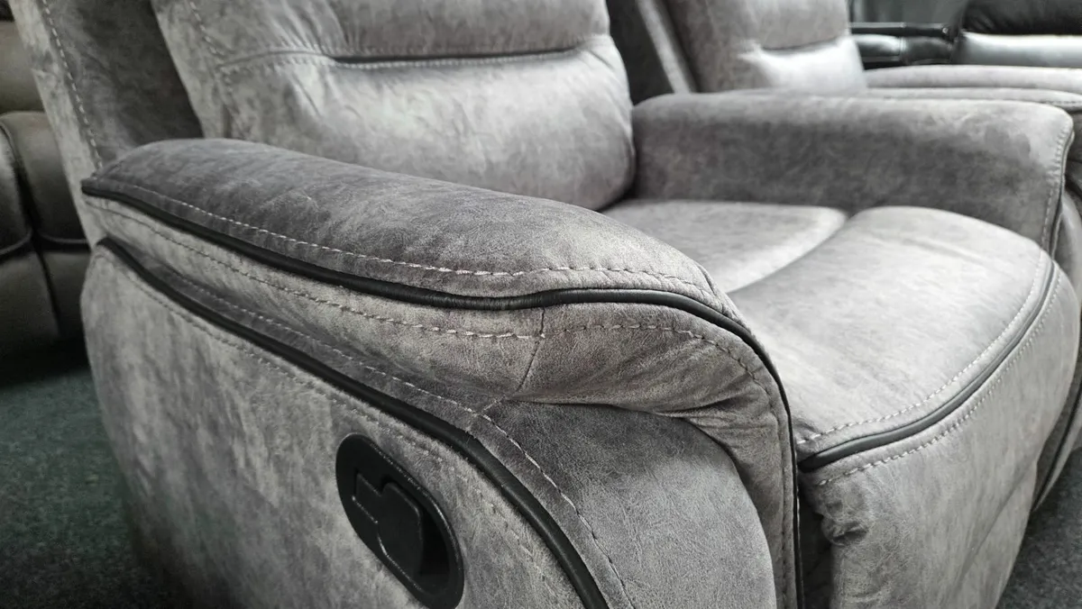 Hamilton 3+2 fully reclining sofas - Image 2