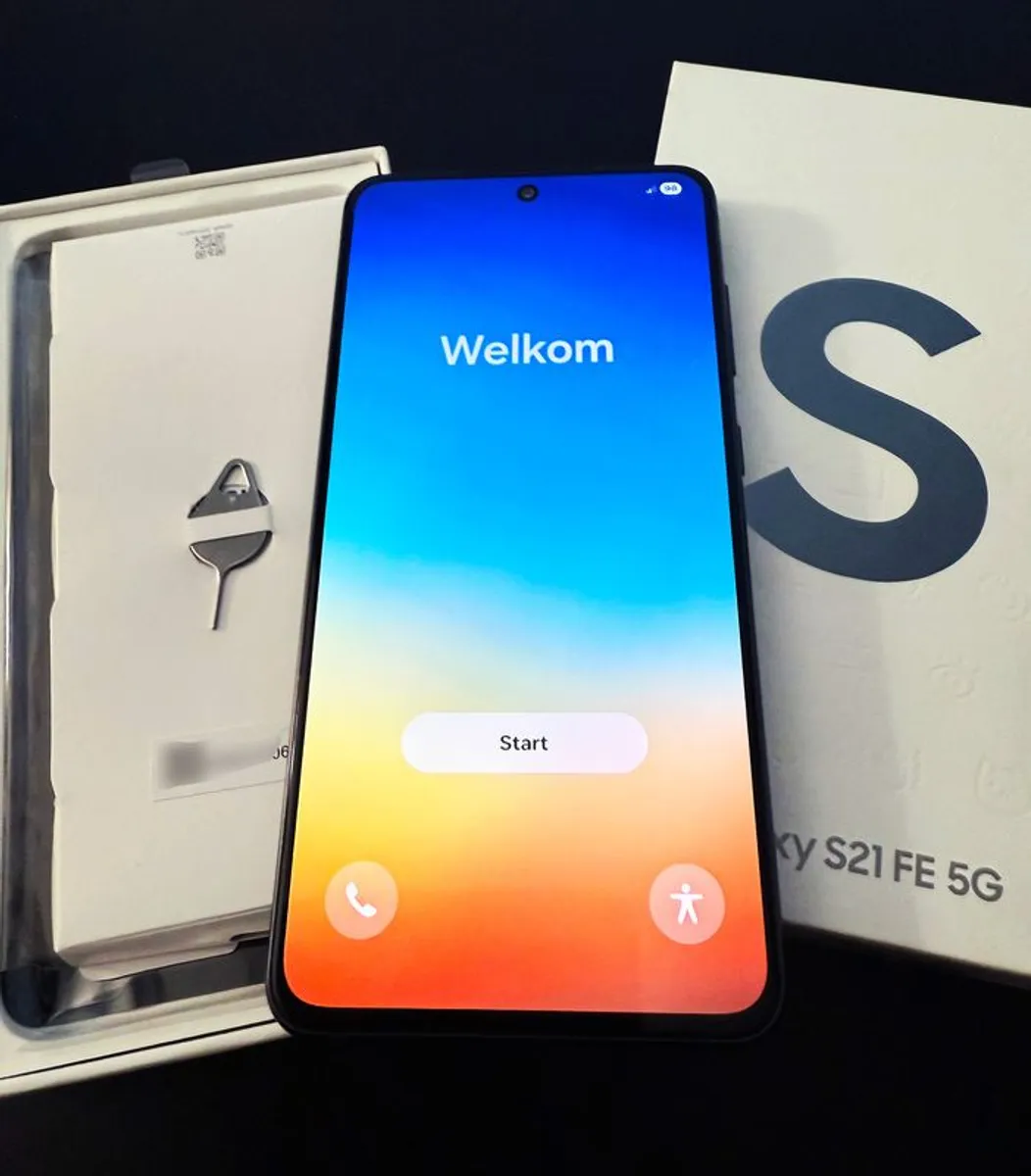 Samsung Galaxy S21 FE 5G Excellent Condition 1st Owner - Image 1