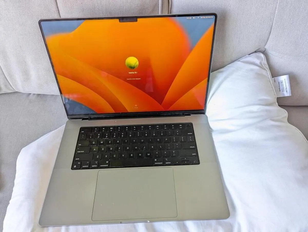 Macbook Pro 2023 M2 16'' Grey - Image 1